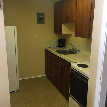 Travellers Rest Motel Salmon Arm Exteriör bild
