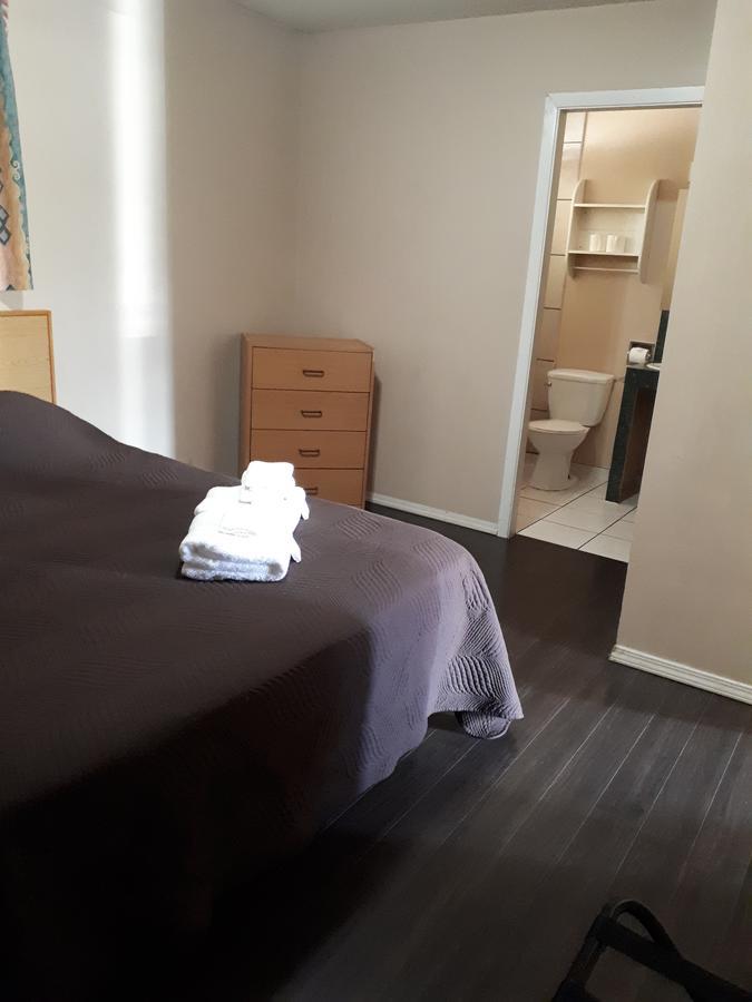 Travellers Rest Motel Salmon Arm Exteriör bild