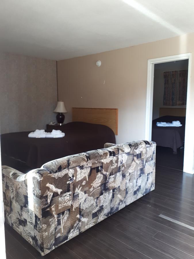 Travellers Rest Motel Salmon Arm Exteriör bild