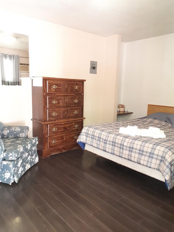 Travellers Rest Motel Salmon Arm Exteriör bild
